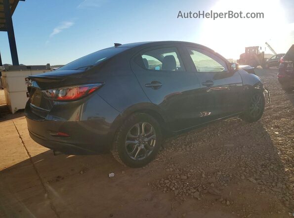 3MYDLBYV4LY704685 2020 TOYOTA YARIS Серый Задняя правая четверть