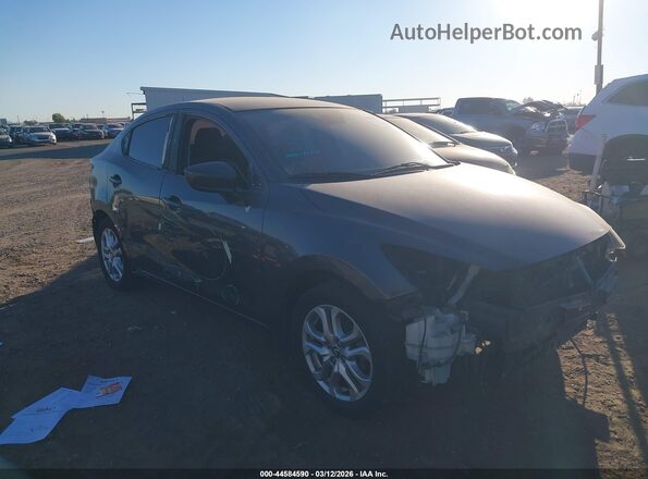 3MYDLBYV5JY306771 2018 TOYOTA YARIS IA Gray Widok wnętrza 360 stopni