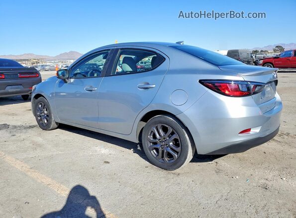 3MYDLBYV5KY501576 2019 TOYOTA YARIS Silver 