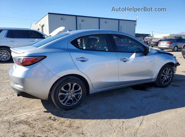 3MYDLBYV5KY501576 2019 TOYOTA YARIS Silver 