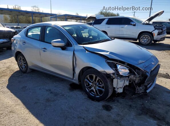 3MYDLBYV5KY501576 2019 TOYOTA YARIS Silver 
