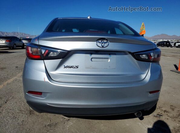 3MYDLBYV5KY501576 2019 TOYOTA YARIS Silver 