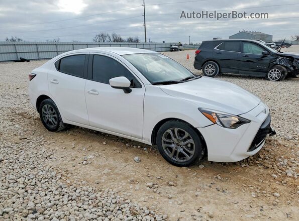 3MYDLBYV5LY715453 2020 TOYOTA YARIS White Передня права чверть