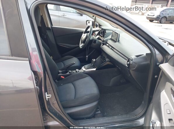 3MYDLBYV6HY149455 2017 TOYOTA YARIS IA Черный Вид салона спереди