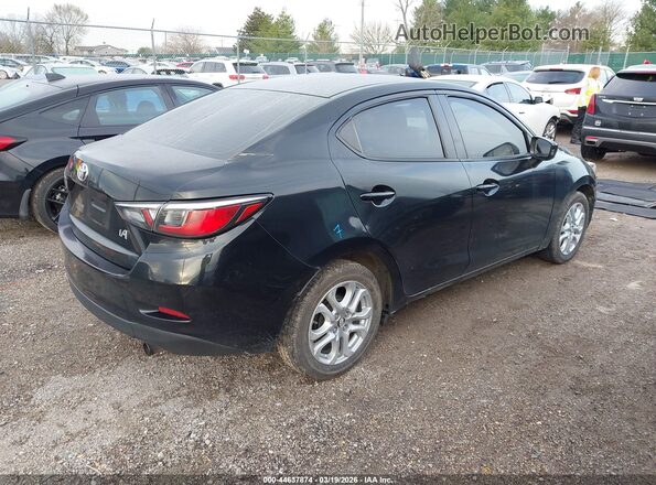 3MYDLBYV7HY159069 2017 TOYOTA YARIS IA Black უკანა მარჯვენა