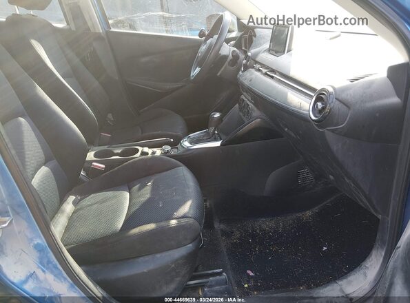 3MYDLBYV7JY304682 2018 TOYOTA YARIS IA Blue Vista interior delantera