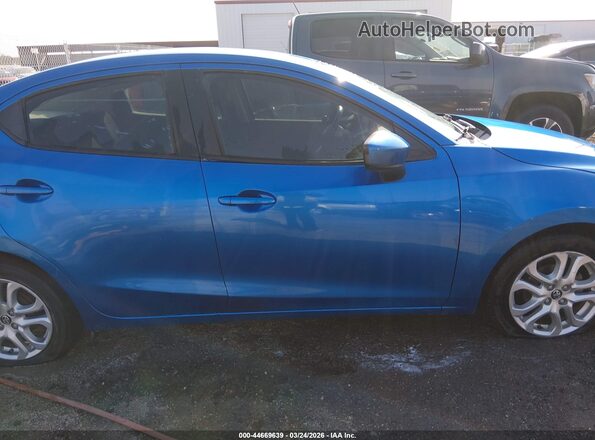 3MYDLBYV7JY304682 2018 TOYOTA YARIS IA Blue Vista interior trasera