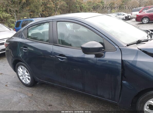 3MYDLBYV7JY326309 2018 TOYOTA YARIS IA Синий Вид задней части салона