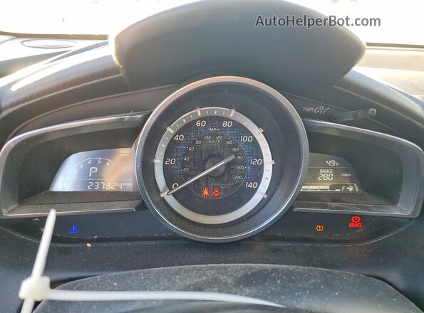 3MYDLBYV7JY332496 2018 TOYOTA YARIS Silver ხელსაწყოთა პანელის ხედი