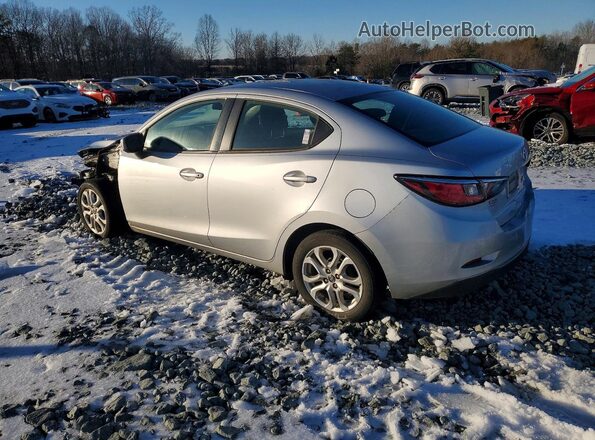 3MYDLBYV7JY332496 2018 TOYOTA YARIS Silver უკანა მარცხენა