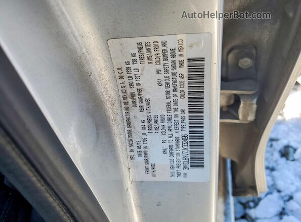 3MYDLBYV7JY332496 2018 TOYOTA YARIS Silver ძრავის განყოფილების ხედი