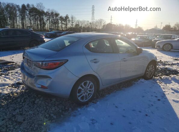 3MYDLBYV7JY332496 2018 TOYOTA YARIS Silver უკანა მარჯვენა