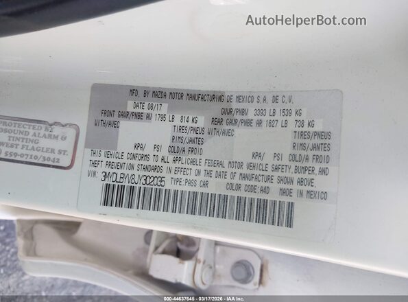 3MYDLBYV8JY302035 2018 TOYOTA YARIS IA White ძრავის განყოფილების ხედი