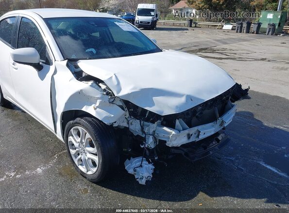 3MYDLBYV8JY302035 2018 TOYOTA YARIS IA White წინა ხედი