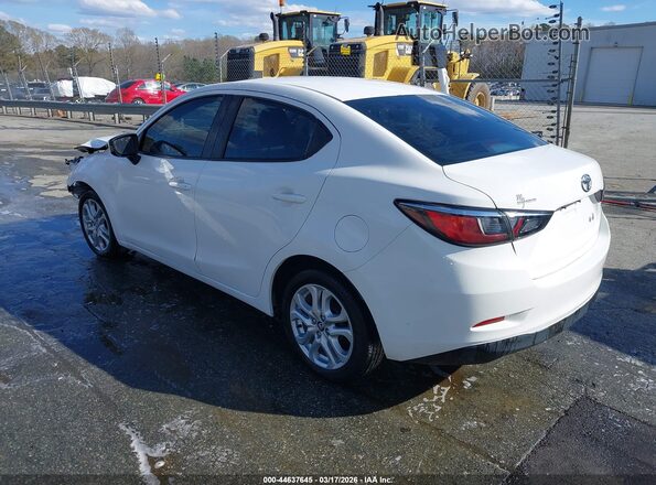 3MYDLBYV8JY302035 2018 TOYOTA YARIS IA White უკანა მარცხენა