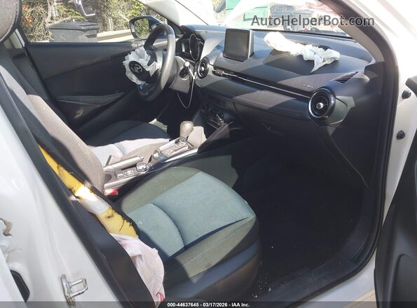 3MYDLBYV8JY302035 2018 TOYOTA YARIS IA White წინა სალონის ხედი