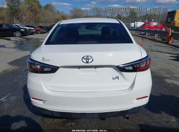 3MYDLBYV8JY302035 2018 TOYOTA YARIS IA White 