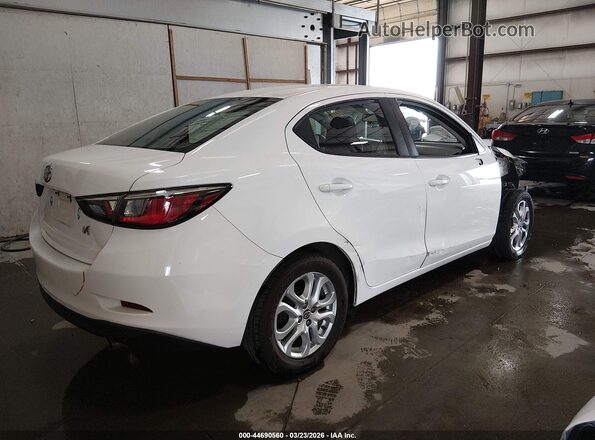 3MYDLBYV8JY302603 2018 TOYOTA YARIS IA White 