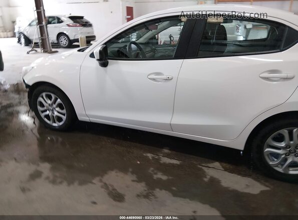 3MYDLBYV8JY302603 2018 TOYOTA YARIS IA White 