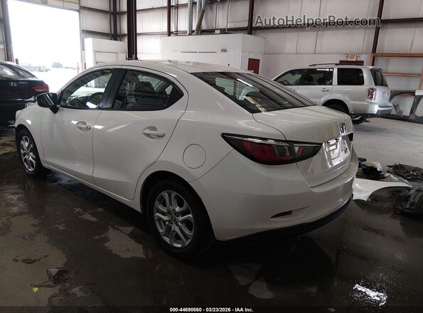 3MYDLBYV8JY302603 2018 TOYOTA YARIS IA White 