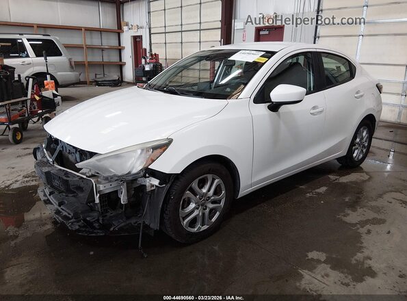 3MYDLBYV8JY302603 2018 TOYOTA YARIS IA White 