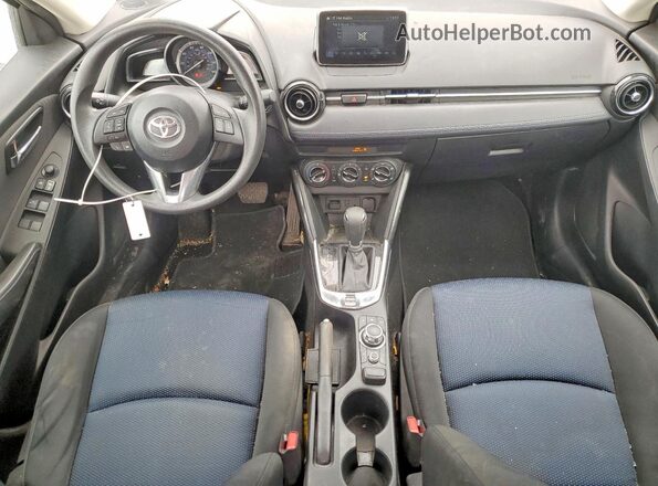 3MYDLBYV9HY164404 2017 TOYOTA YARIS Silver Dashboard view