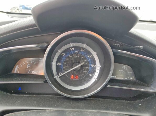 3MYDLBYV9HY164404 2017 TOYOTA YARIS Silver Instrument cluster view