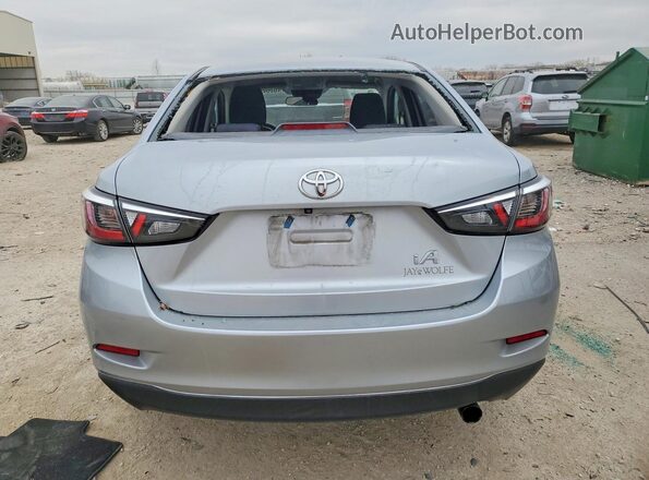3MYDLBYV9HY164404 2017 TOYOTA YARIS Silver Rear view