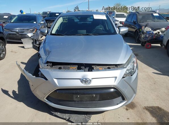 3MYDLBYV9JY317417 2018 TOYOTA YARIS IA Silver 
