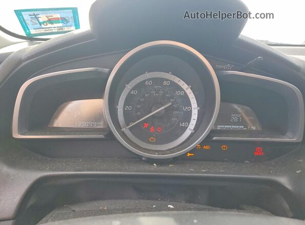 3MYDLBYV9JY323220 2018 TOYOTA YARIS Red Սարքավորումների վահանակի տեսք