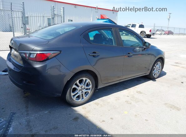 3MYDLBYV9JY332189 2018 TOYOTA YARIS IA Серый Задняя правая четверть