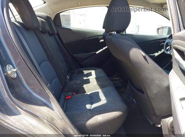 3MYDLBYV9JY332189 2018 TOYOTA YARIS IA Серый Вид наклейки с VIN-кодом