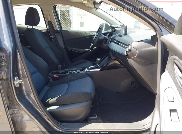 3MYDLBYV9JY332189 2018 TOYOTA YARIS IA Серый Вид салона спереди