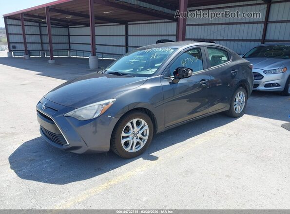 3MYDLBYV9JY332189 2018 TOYOTA YARIS IA Серый Передняя левая четверть