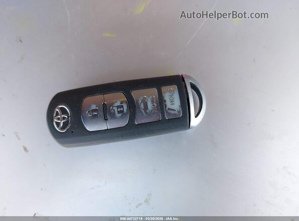 3MYDLBYV9JY332189 2018 TOYOTA YARIS IA Серый Вид панели приборов