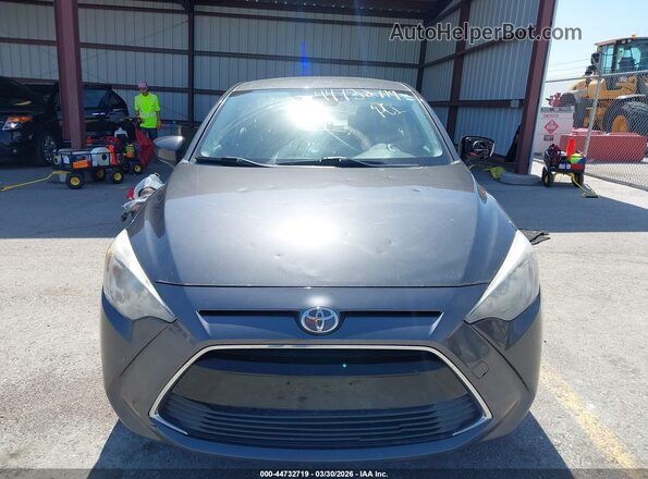 3MYDLBYV9JY332189 2018 TOYOTA YARIS IA Серый Вид задней части салона
