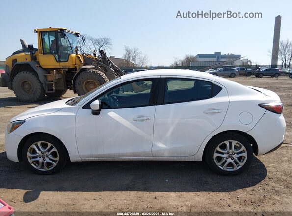 3MYDLBYVXHY181468 2017 TOYOTA YARIS IA White სალონის 360-გრადუსიანი ხედი