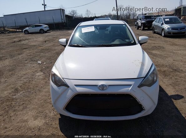 3MYDLBYVXHY181468 2017 TOYOTA YARIS IA White ხელსაწყოთა პანელის ხედი