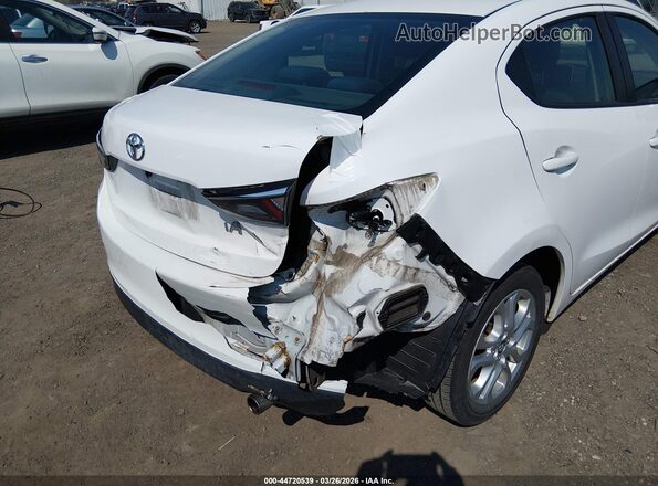 3MYDLBYVXHY181468 2017 TOYOTA YARIS IA White წინა ხედი