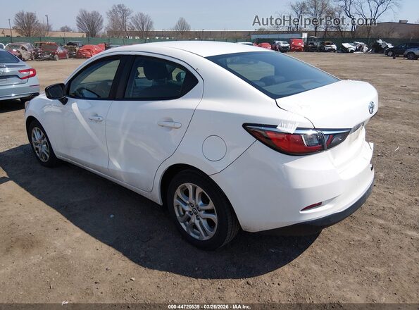 3MYDLBYVXHY181468 2017 TOYOTA YARIS IA White უკანა მარცხენა