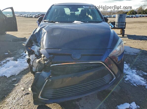 3MYDLBYVXJY304093 2018 TOYOTA YARIS Синий Вид спереди