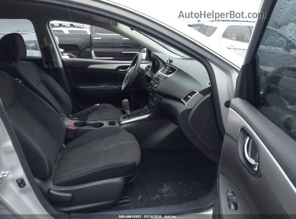 3N1AB7AP7HY275968 2017 NISSAN SENTRA Серебряный Вид салона спереди