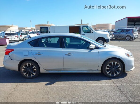3N1AB7AP8JY320289 2018 NISSAN SENTRA Серебряный Вид задней части салона