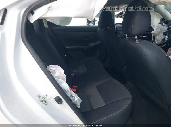 3N1AB8CV3RY299087 2024 NISSAN SENTRA Белый Вид салона спереди