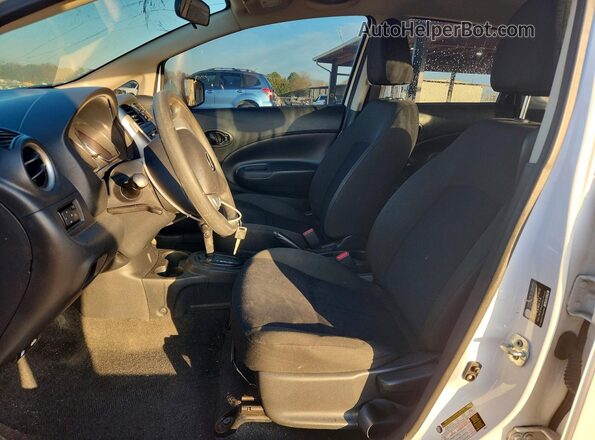 3N1CE2CP2HL359810 2017 NISSAN VERSA Белый Вид салона спереди