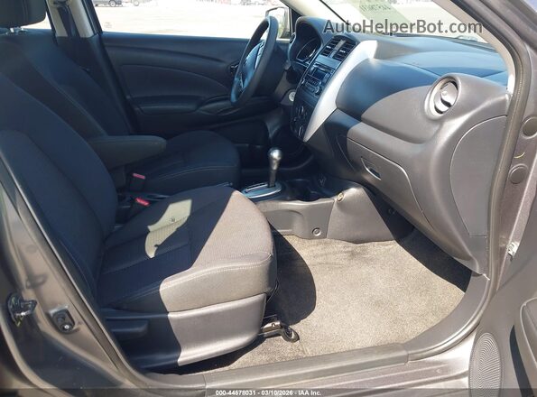 3N1CN7AP4HL802491 2017 NISSAN VERSA Silver Vista interior delantera