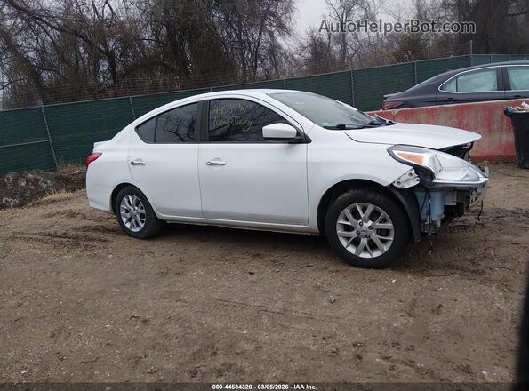 3N1CN7AP4JL879965 2018 NISSAN VERSA White 360 interior view