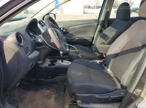 3N1CN7AP7GL805285 2016 NISSAN VERSA Gray Front interior view