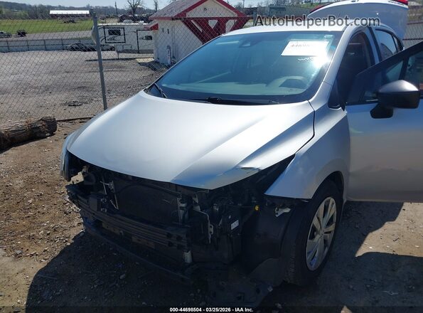 3N1CN8DV0LL886575 2020 NISSAN VERSA Серебряный Вид спереди