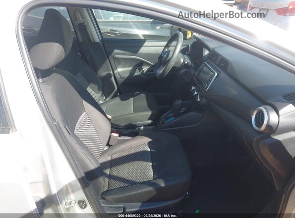 3N1CN8DV8ML855382 2021 NISSAN VERSA Silver Սալոնի դիմացի տեսք